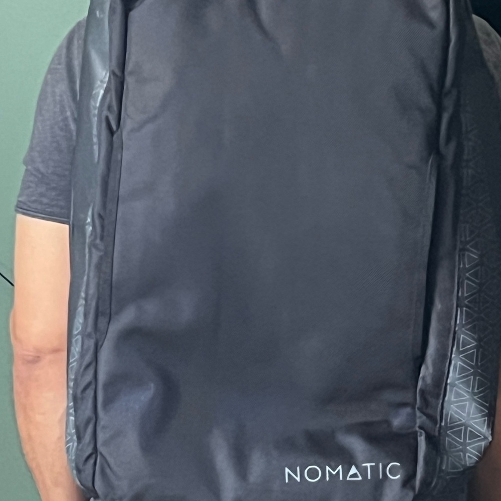 Nomatic Black Men's Backpack
